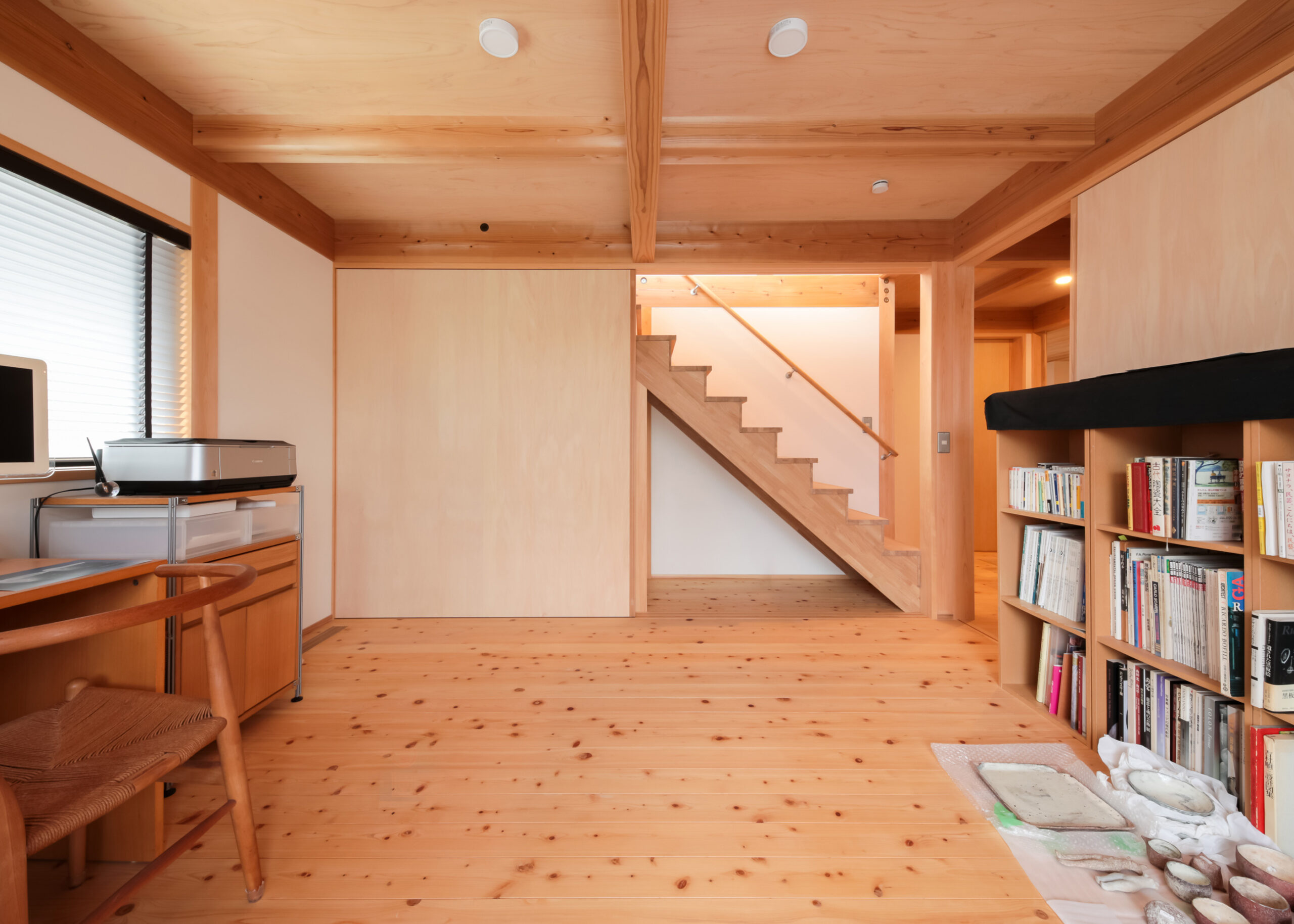 玄関と仕事場を緩やかに切り替える住まい