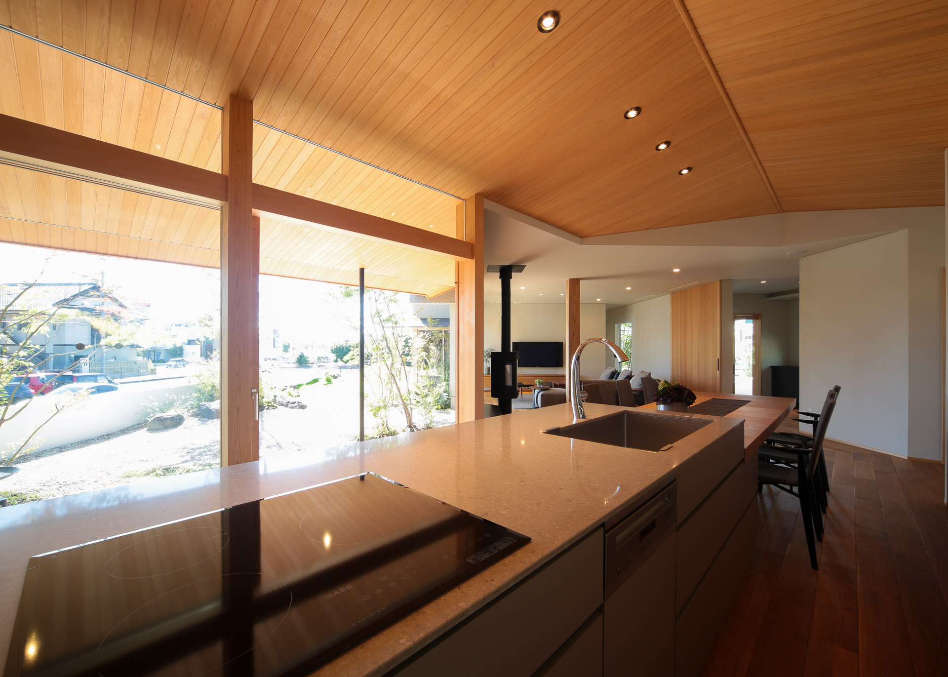 キッチンから住まい全体を感じるLDK設計