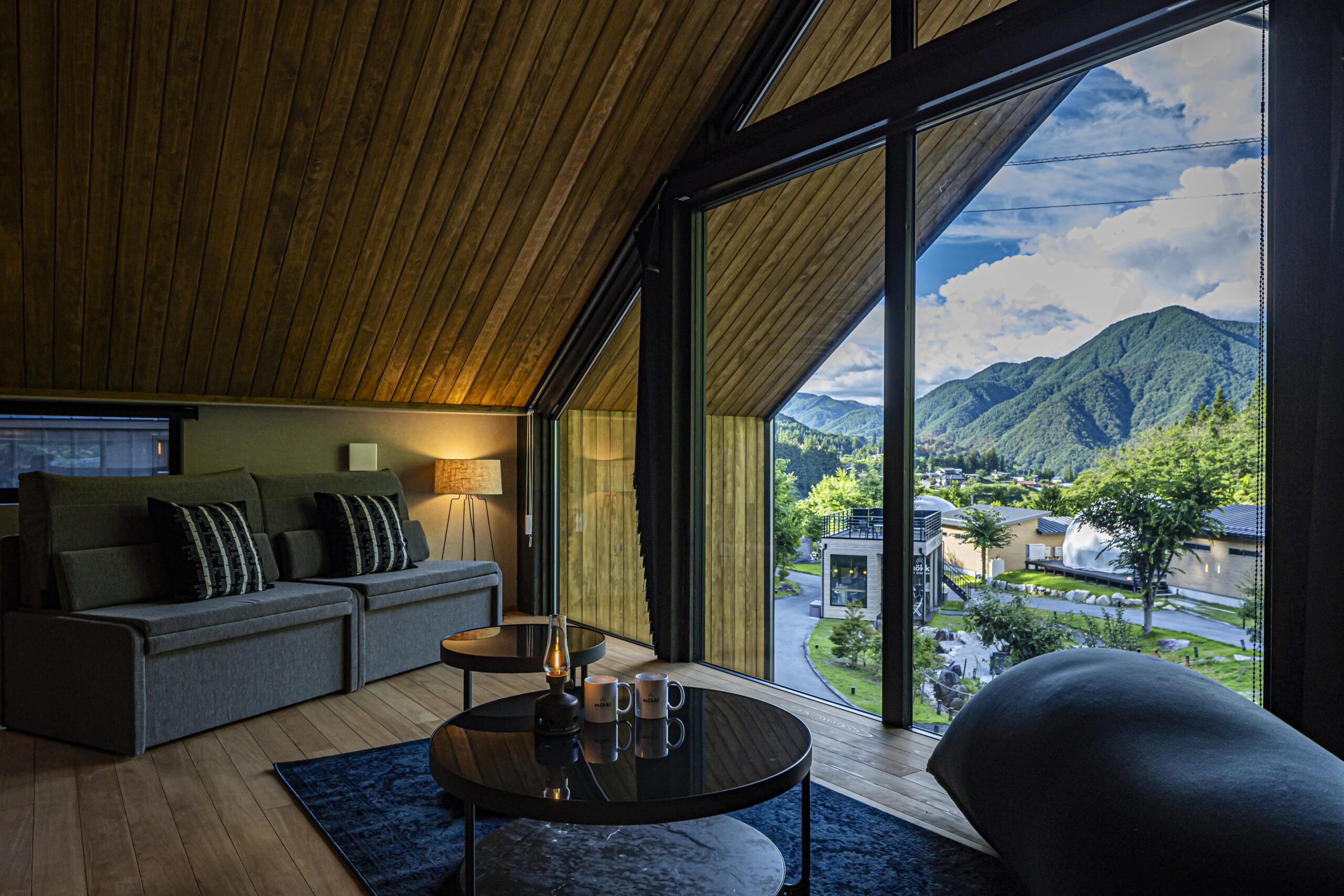 景色と星空を楽しむ木の宿泊空間
